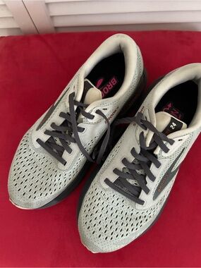 Brooks Adrenaline 24 Women’s Running Shoes in Light Gray with Dark Gray/Orange-7